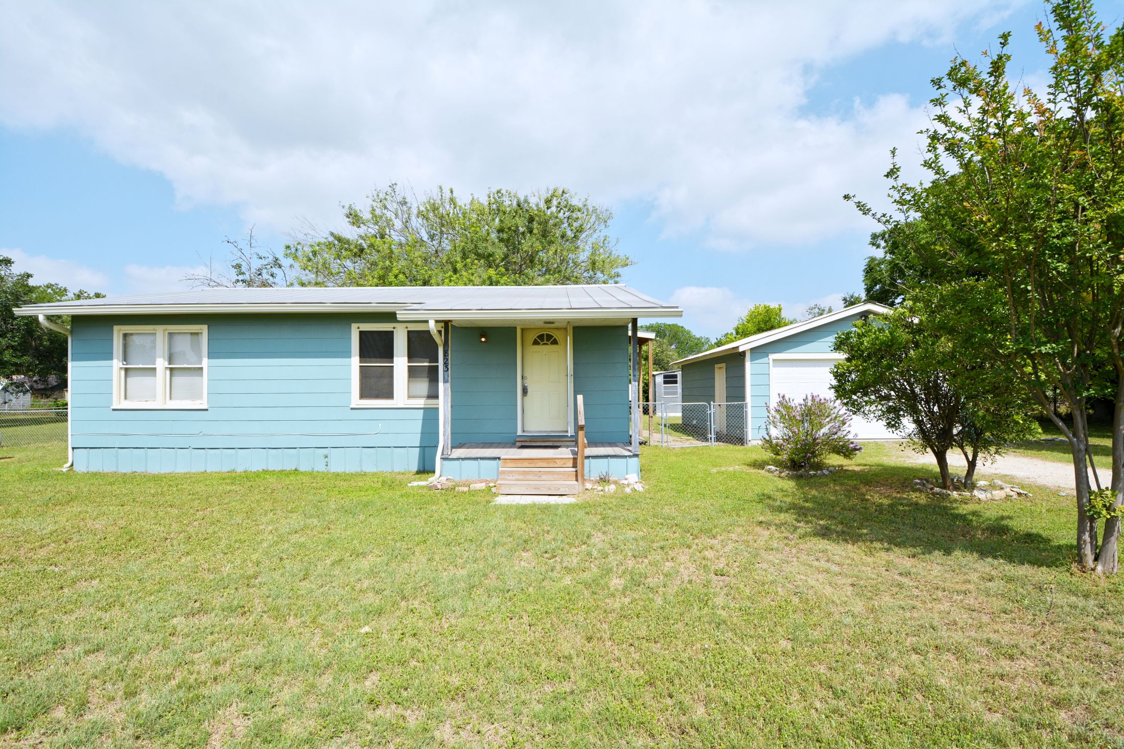 823 Serna Drive
